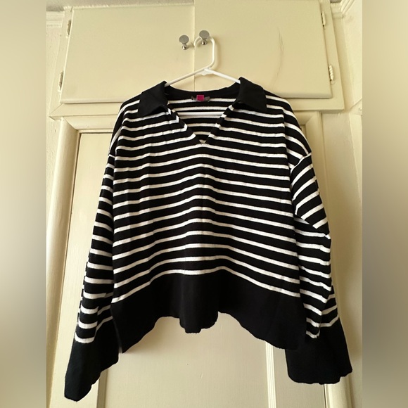 Vince Camuto Sweaters - Black & White Striped Vince Camuto Sweater, Size L